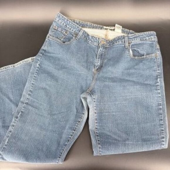 Levi Plus Jeans 22 W Boot Cut 31'' Inseam Medium Wash Stretchy - Picture 1 of 9